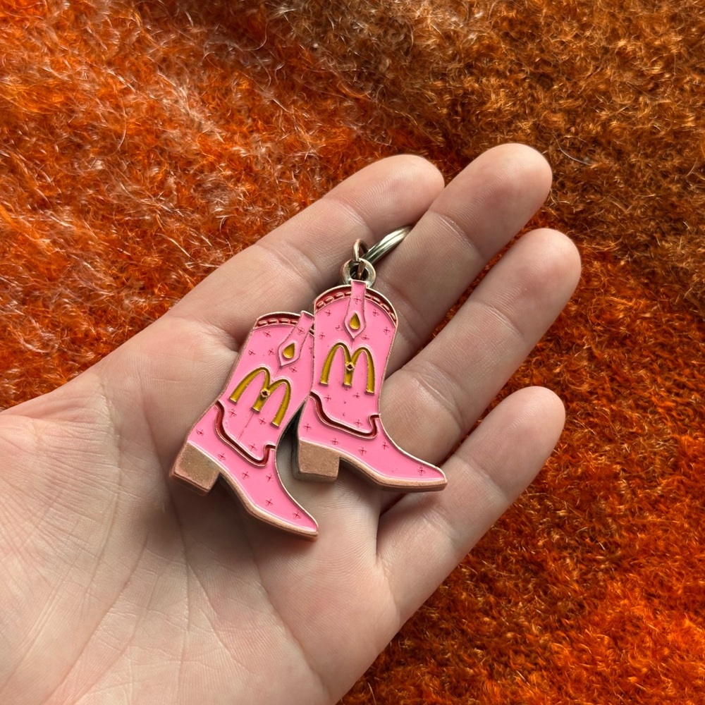 Mc Donalds 2025 Shania Twain McDonald's Pink Boot Collector Keychain - Picture 3 of 6